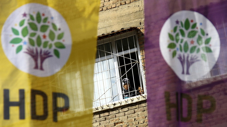Die prokurdische HDP stellt ihre Arbeit im türkischen Parlament ein