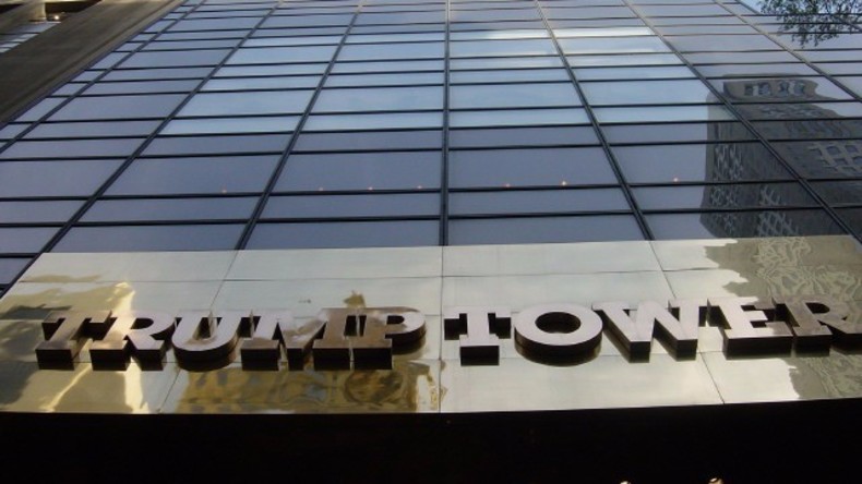 Live: Fans und Protestler versammeln sich vor New Yorker Wohnsitz von Trump
