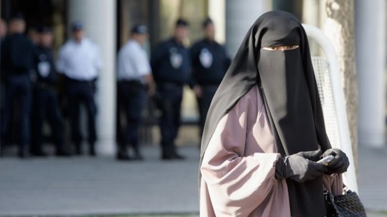 Italien: Frau verweigert Abnahme des Niqabs und muss 30.000 Euro Strafe zahlen