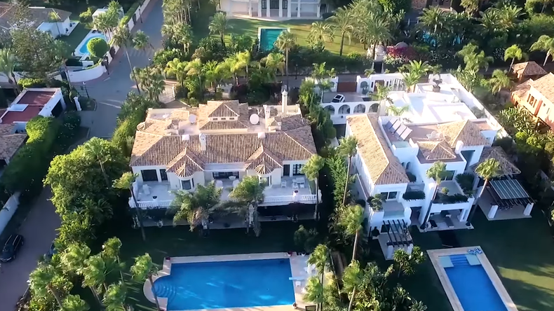 Ukrainische Medien entdecken undeklarierte Villa von Poroschenko in Spanien