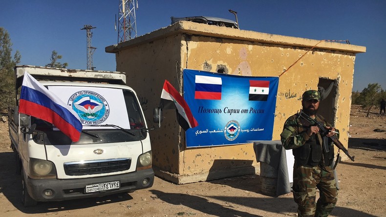 Russische Militärs liefern vier Tonnen humanitäre Hilfe an Einwohner von Aleppo