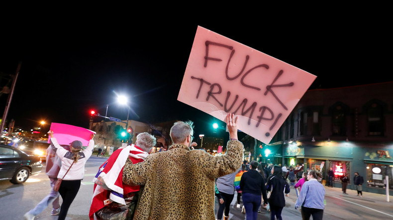 NGO mit Verbindungen zu Clinton und Soros wiegelt zu Anti-Trump-Protesten auf