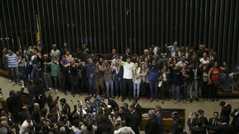Brasilia: Dutzende Demonstranten erstürmen Nationalkongressgebäude
