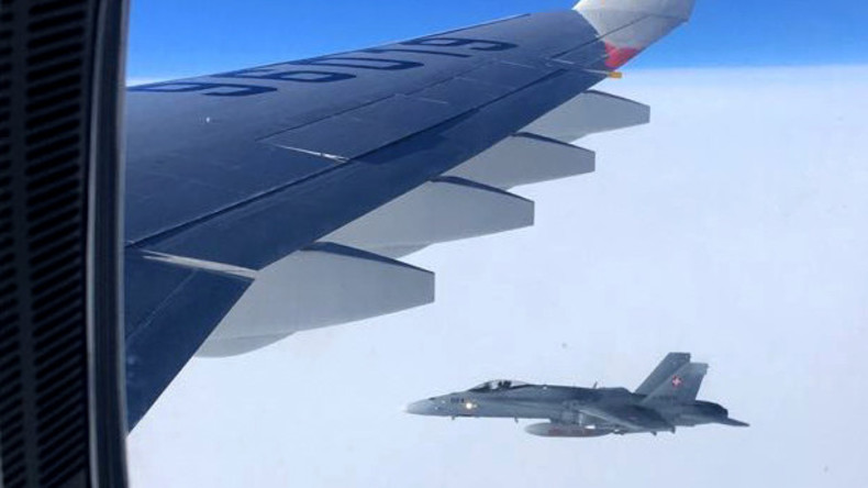 Schweizerische Kampfjets nähern sich Flugzeug der russischen APEC-Delegation