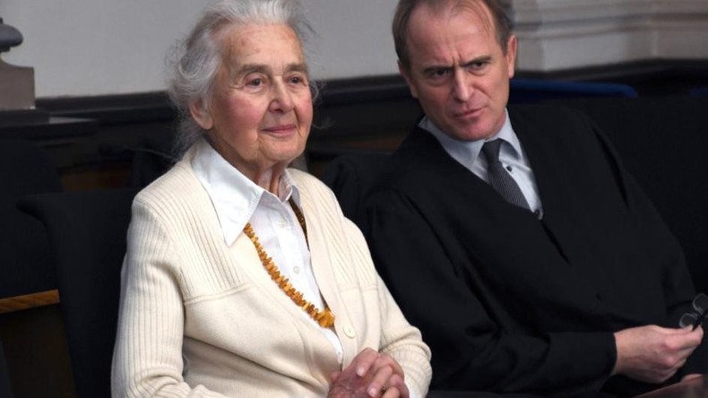 88-jährige Deutsche bekommt zweieinhalb Jahre Freiheitsstrafe für Holocaustleugnung