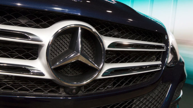 Daimler-Manager greift Passanten mit Pfefferspray an und schreit „Ihr Chinesen seid alle Bastarde“