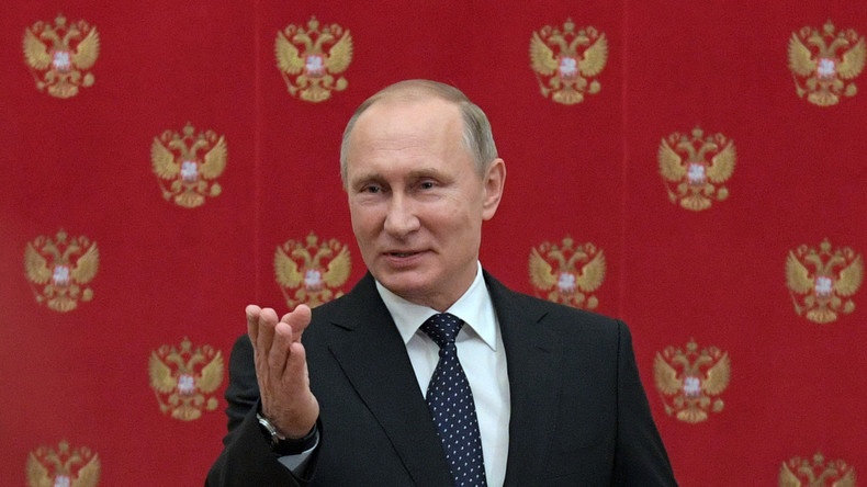 Putin gratuliert RT und Sputnik zur Anti-Propaganda-Resolution