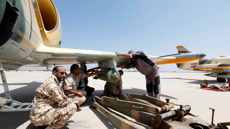 Vereinigte Arabische Emirate und Frankreich bauen in Libyen Militärbasis für Ex-CIA-General Haftar