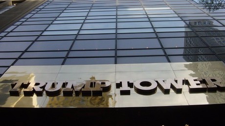 Live: Fans und Protestler versammeln sich vor New Yorker Wohnsitz von Trump