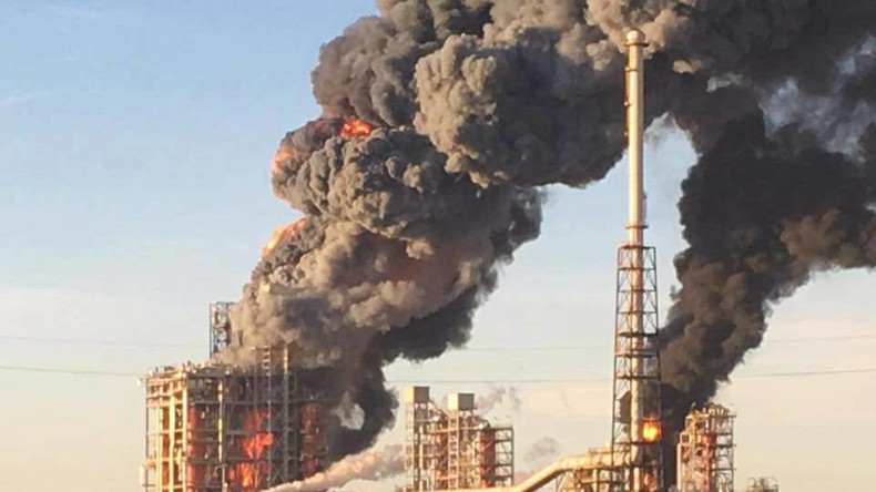 Italien: Explosion und Großbrand in Öl-Raffinerie