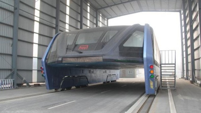 Verfall der Zukunft - Innovativer Uber-Bus verrostet in China