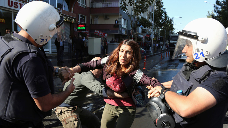 Türkei: Landesweite Verhaftungswelle gegen prokurdische HDP nach Terrorangriff