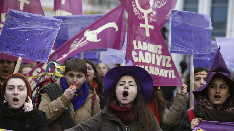 Türkischer Bürgermeister verteilt frauenfeindliche Broschüre: „Frauen dürfen geschlagen werden“