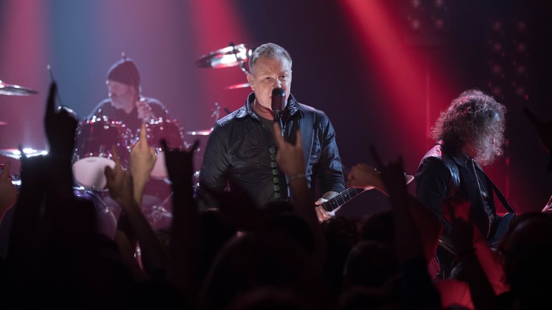 „Metallica“ singt im Supermarkt ihr eigenes Lied mit
