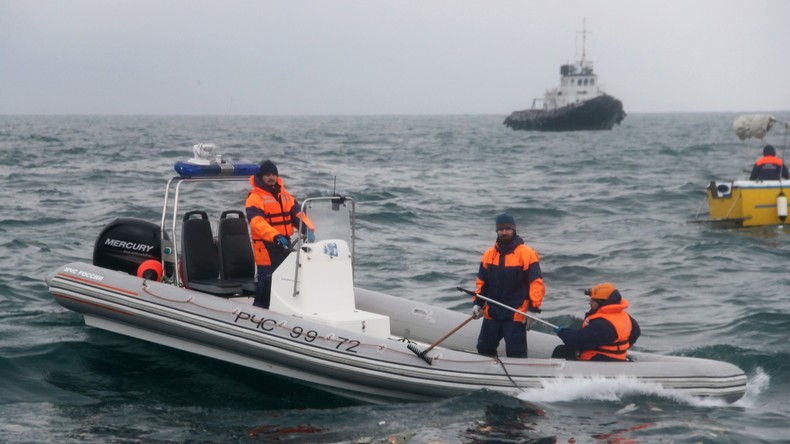 Russische Passagiermaschine stürzt mit 92 Menschen an Bord ins Meer ab