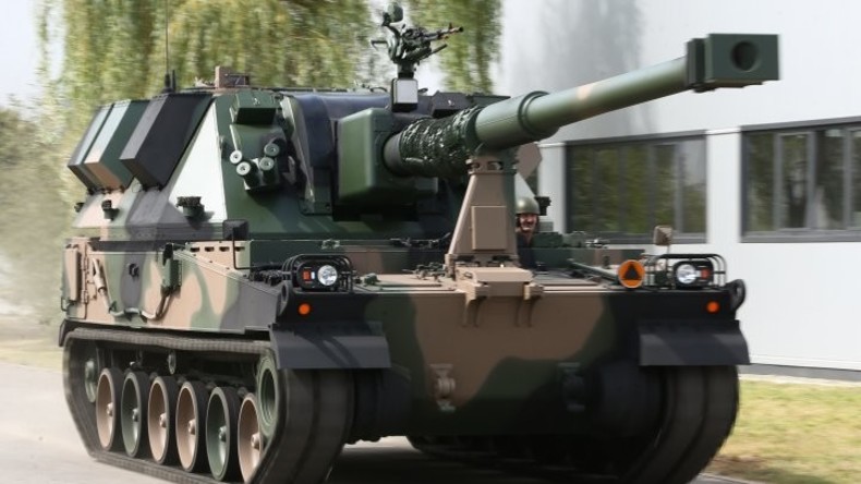 Polnische Militärs kaufen inländische Haubitzen für eine Milliarde US-Dollar