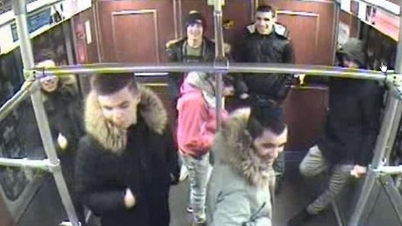 Jugendliche zünden Obdachlosen in Berliner U-Bahnhof an
