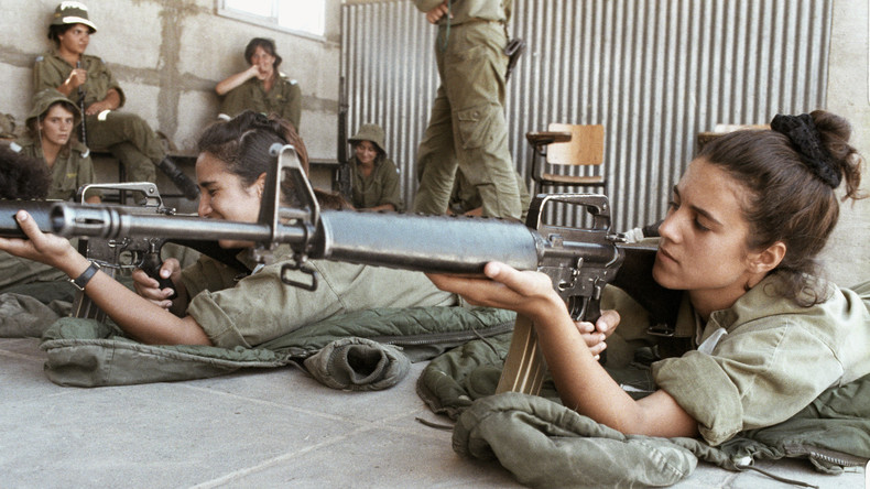 Israelische Soldatinnen entwaffnen mit Fotos auf Instagram
