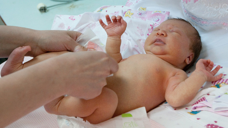 64-jährige Chinesin bringt gesundes Kind zur Welt und stellt nationalen Rekord auf