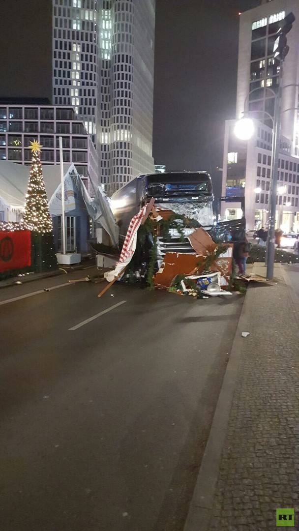 Terrorverdacht – LKW fährt in Menschenmenge auf Weihnachtsmarkt in Berlin