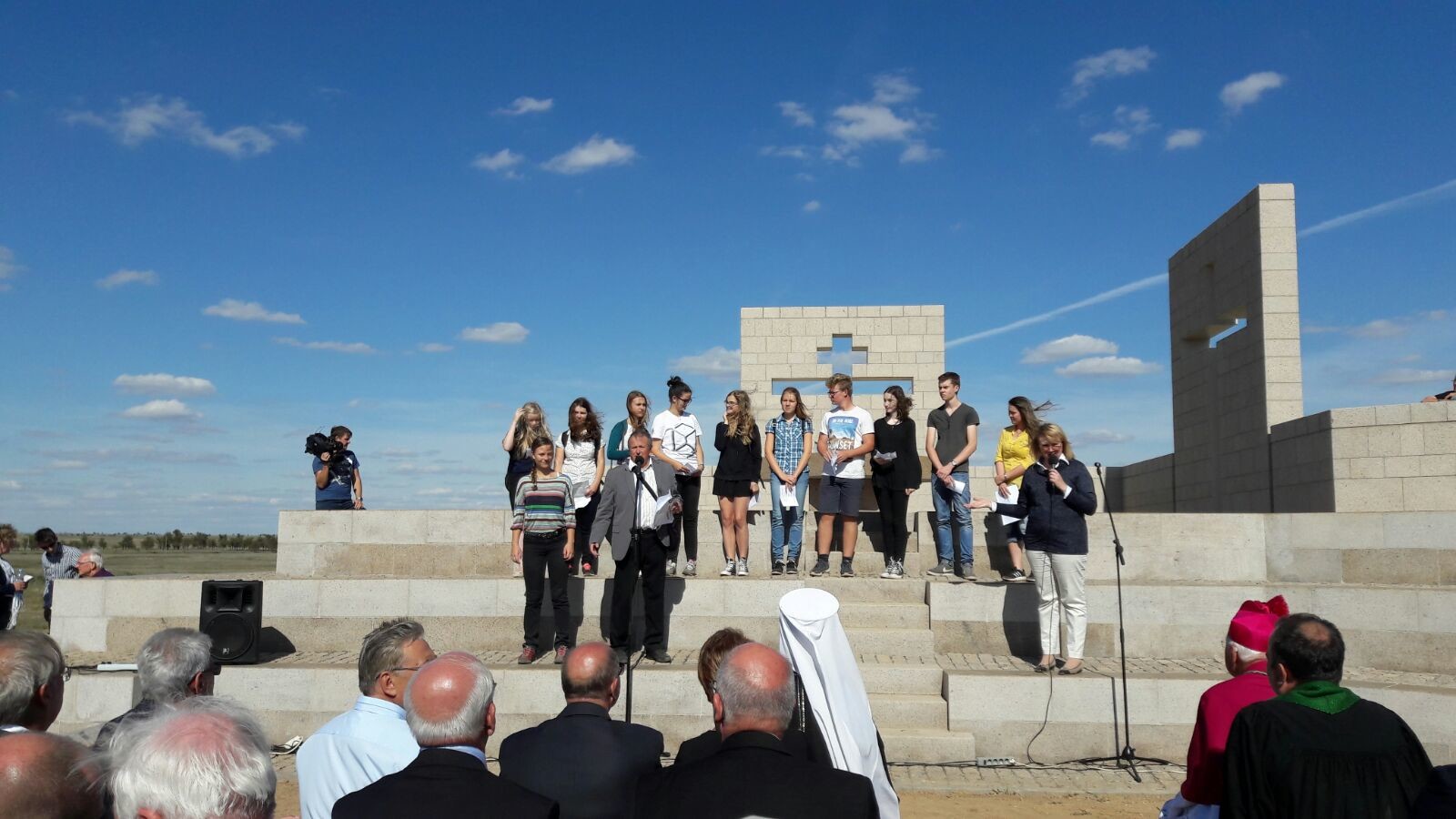 Freundschaft und Frieden - Einweihung der Kapelle am Soldatenfriedhof in Stalingrad