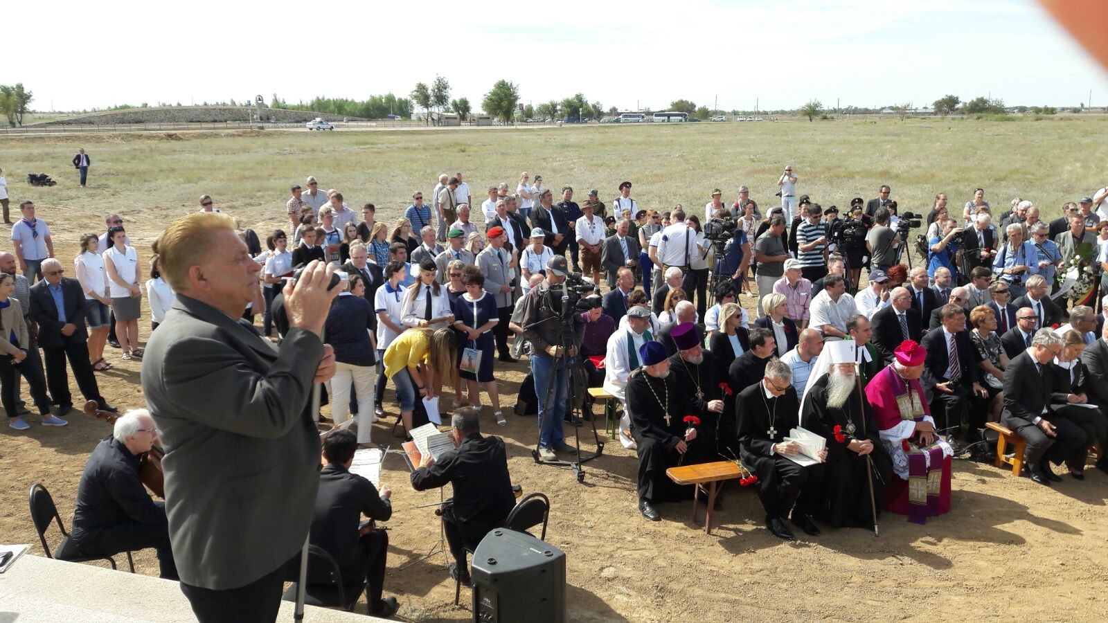 Freundschaft und Frieden - Einweihung der Kapelle am Soldatenfriedhof in Stalingrad