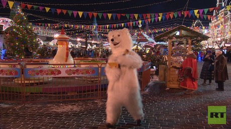 Einmal in Russland: Moskau feiert Neujahr mit Eiskunst und Lichterspielen