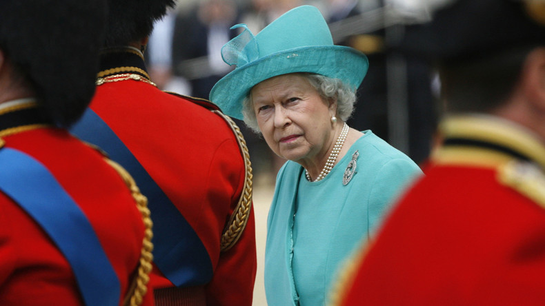 Ein Wächter des Buckingham Palace hätte die Queen beinahe erschossen