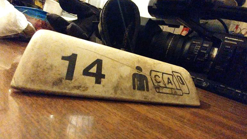 Niederländische Polizei nimmt zwei aus dem Donbass zurückgekehrte Journalisten mit MH17-Teilen fest