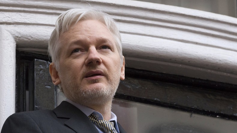 „Eine ziemliche Peinlichkeit“ – Assange über neuen Geheimdienstbericht zu angeblichen Russenhacks