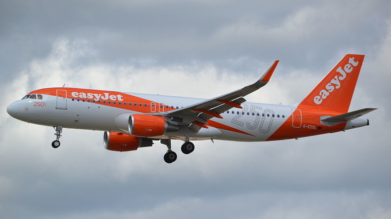 Schwangere Easyjet-Flugbegleiterin isst Sandwich und wird gekündigt