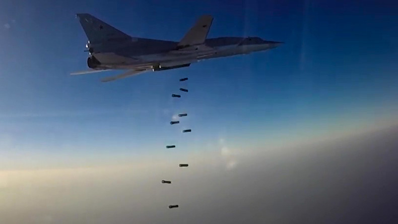 Russische Langstreckenbomber zerstören IS-Waffenlager bei Deir ez-Zor
