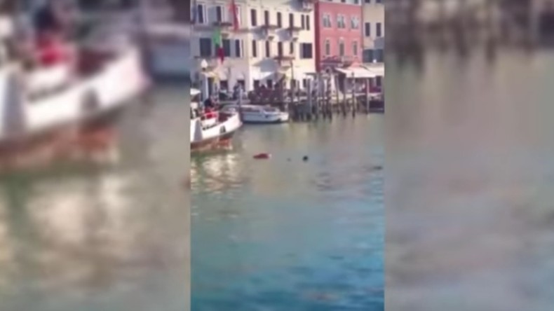 Gambischer Flüchtling ertrinkt im Kanal von Venedig: Passanten lachen und äußern sich rassistisch