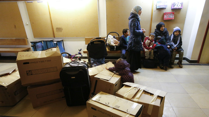 Endlich raus aus der Turnhalle: Flüchtlinge beziehen Neubau in Berlin Steglitz