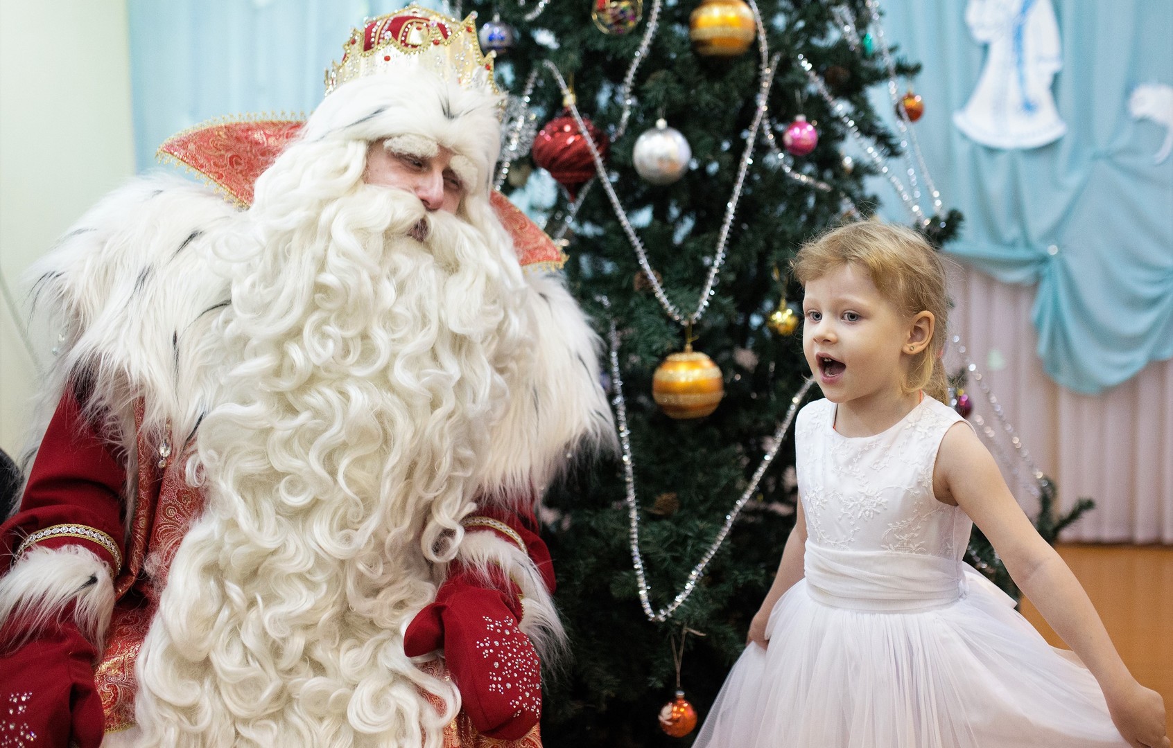 Väterchen Frost, Schneewittchen, Tannenschmuck - Sowjetisches Neujahresfest ist in Russland Kult