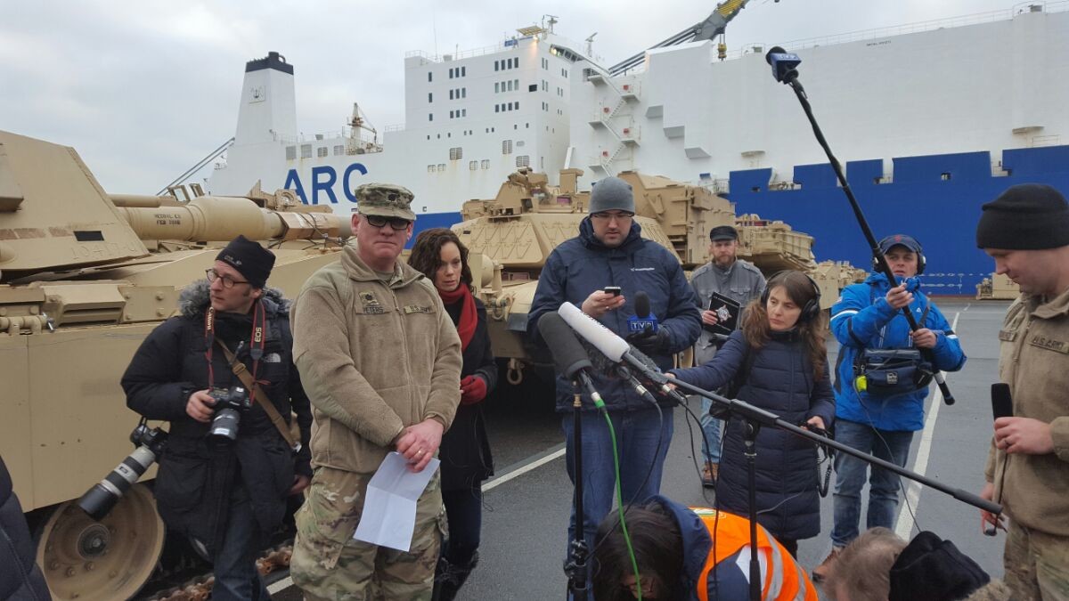 RT Deutsch vor Ort in Bremerhaven während US-Panzerverlegung (Videos)