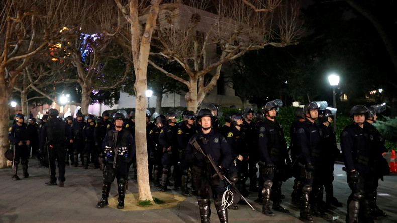 Eskalation in Kalifornien: Krawalle wegen geplanter Rede von Breitbart-Redakteur Yiannopoulos