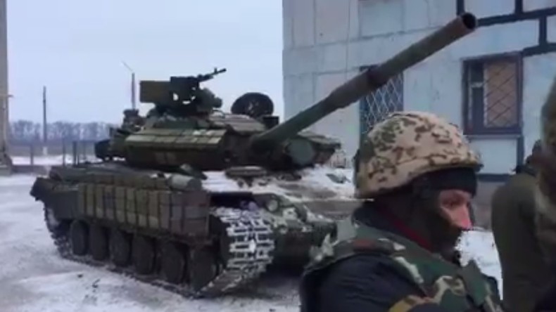 Ukrainisches Verteidigungsministerium rechtfertigt Präsenz seiner Panzer im Donbass