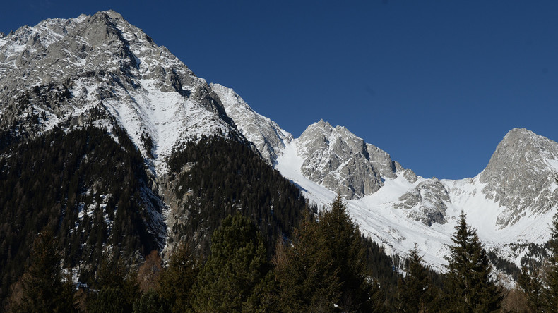 Gruppe von Skifahrern nach Lawinenabgang in italienischen Alpen vermisst