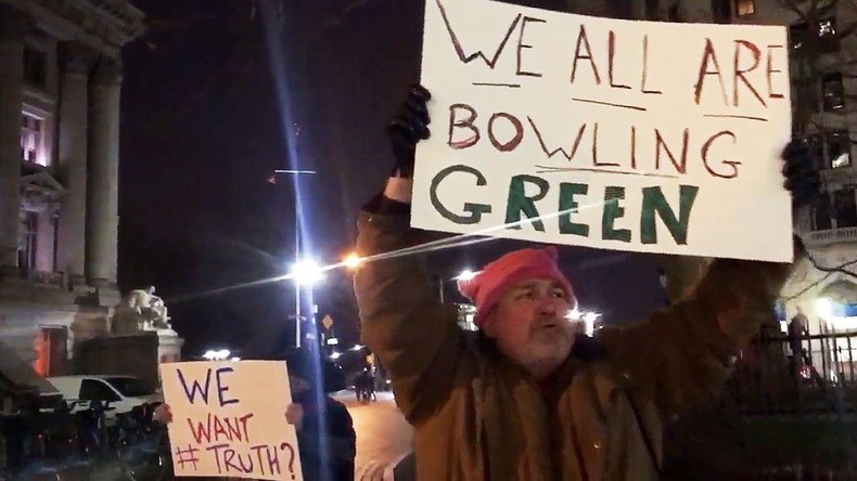 New York: Fake-Gedenkaktion für „Opfer“ von Bowling Green Massaker