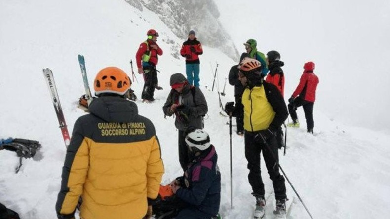 Rettungseinsatz in den Alpen – alle Skiläufer lebend geborgen