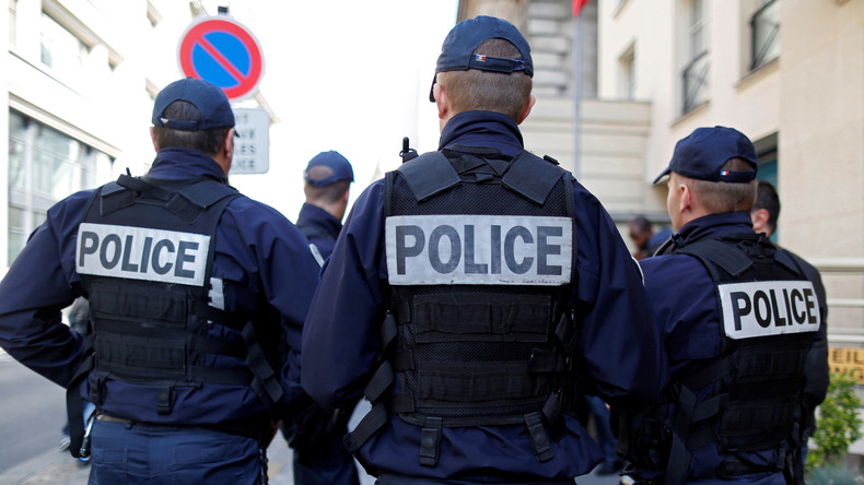 Vier französische Polizisten wegen sexuellen Missbrauchs an 22-jährigem Mann angeklagt