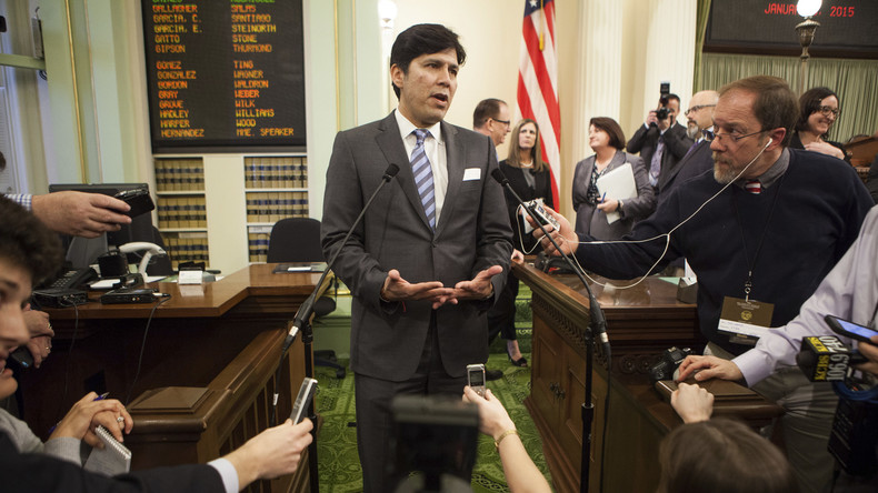 Kalifornischer Senatspräsident Kevin de León: "Die Hälfte meiner Familie hat gefälschte Green Cards"