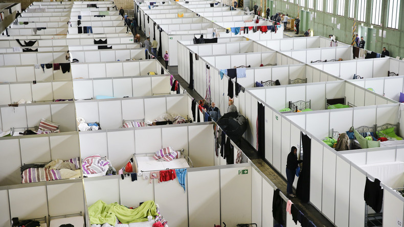 Flüchtlings-Hot-Spot Berlin-Tempelhof: RT Deutsch im Gespräch mit den Menschen vor Ort