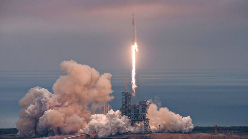 SpaceX schickt Dragon-Raumkapsel ins All