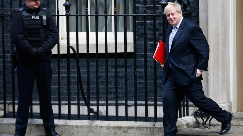 Großbritanniens Außenminister Boris Johnson joggt in Hawaii-Shorts durch London