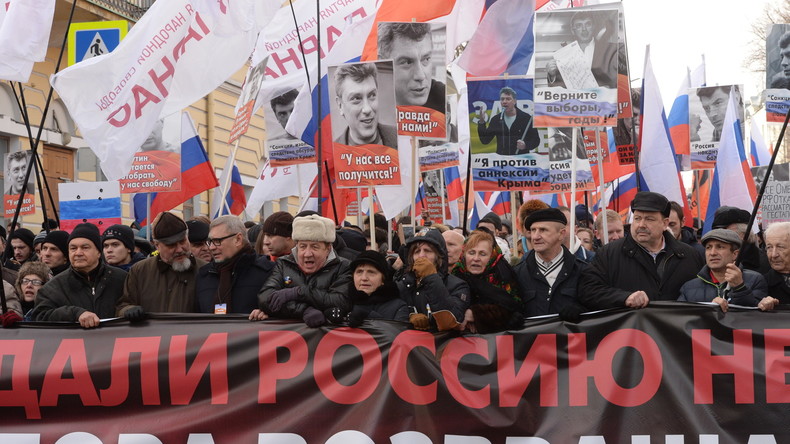 Gedenkmarsch für Boris Nemzow versammelt in Moskau rund 5.000 Aktivisten