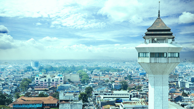 Explosion vor indonesischem Regierungsgebäude – Polizei schießt auf Täter