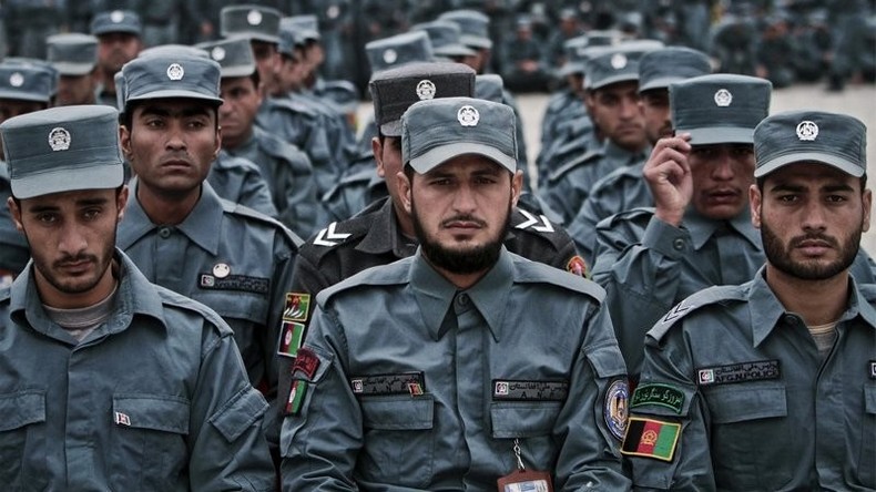 Afghanischer Polizeibeamter erschießt elf Kollegen und begibt sich zu Taliban