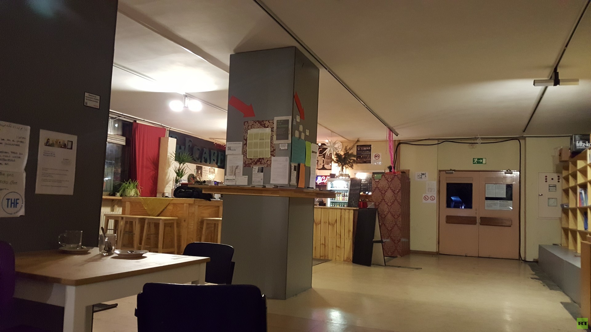 Flüchtlings-Hot-Spot Berlin-Tempelhof: RT Deutsch im Gespräch mit den Menschen vor Ort